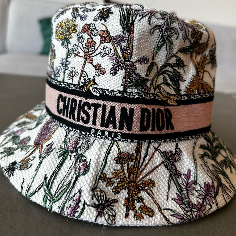 Brand new D-Bobby Dior Herbarium Panama
971 Multicolore
Size 57 - Picture 3 of 11